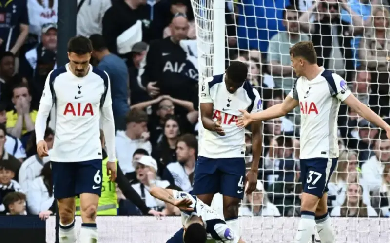 تعادل مخيب للآمال يقرّب توتنهام أكثر من الهبوط بالبريميرليغ